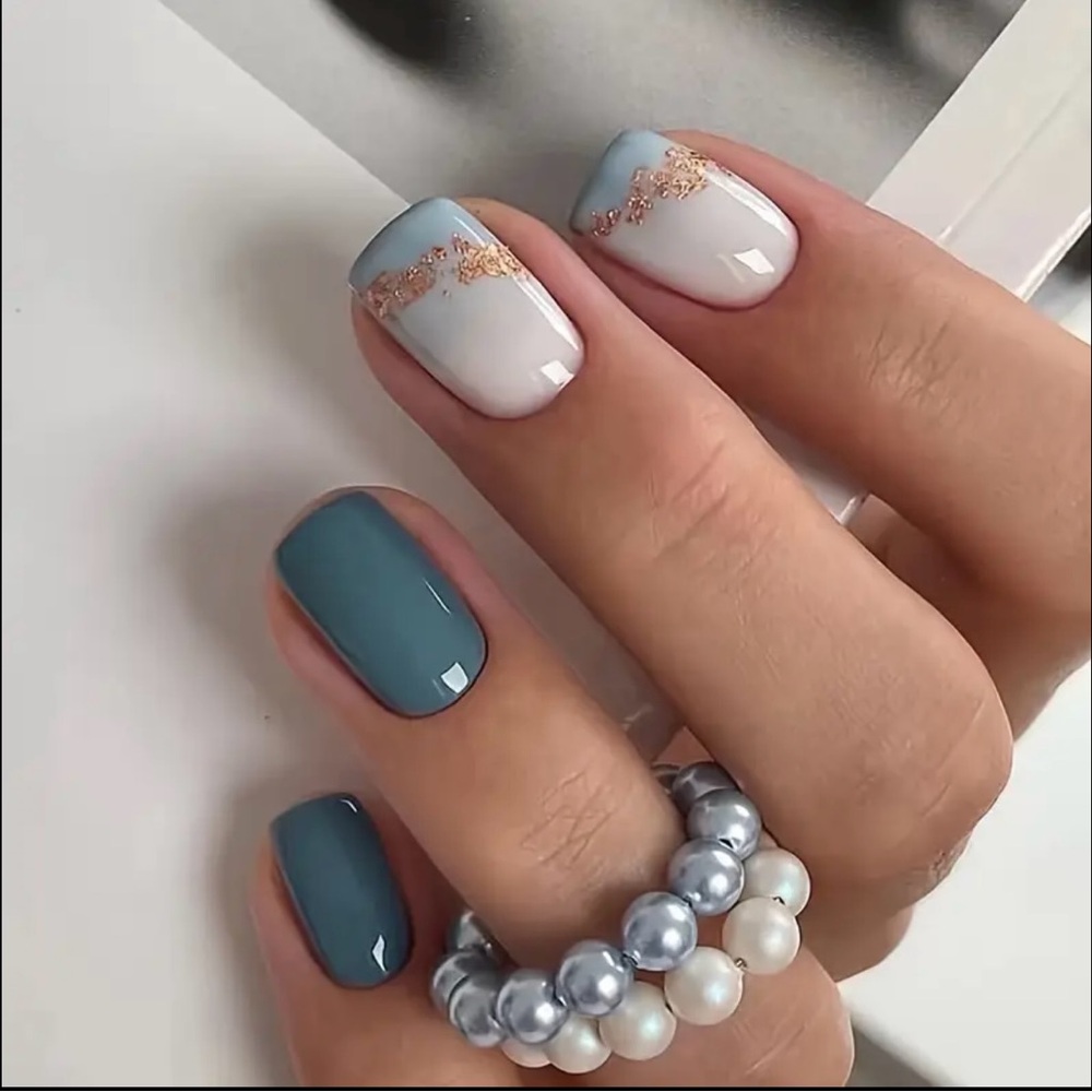Brand New 24pcs Blue & White Gradient with Shiny Fragment Design Press-On Nails